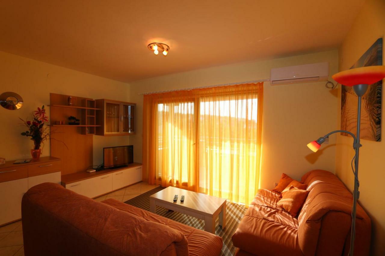 Apartment Dina Šilo 外观 照片